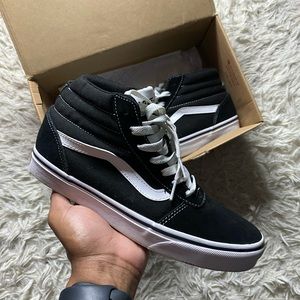 Vans ward hi black /white Sz 9w/7.5m
